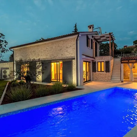 Modern Sol Anima With Private Pool Jakici