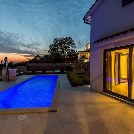 Modern Sol Anima With Private Pool Jakici