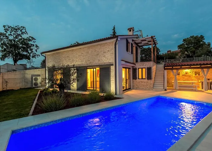 Modern Sol Anima With Private Pool Jakici