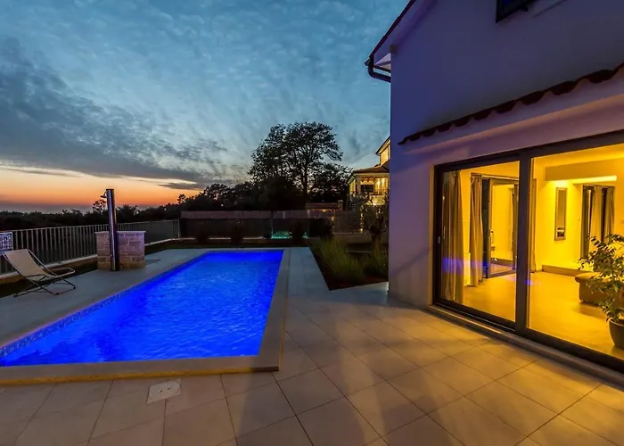Modern Sol Anima With Private Pool Jakici